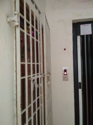 Building Lobby in 3 BHK Builder Floor at Singaperumal Koil – for Sale