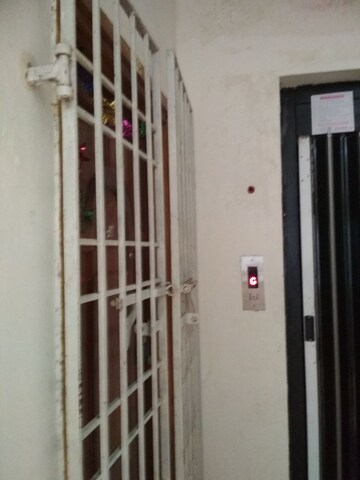 Building Lobby in 3 BHK Builder Floor at Singaperumal Koil – for Sale