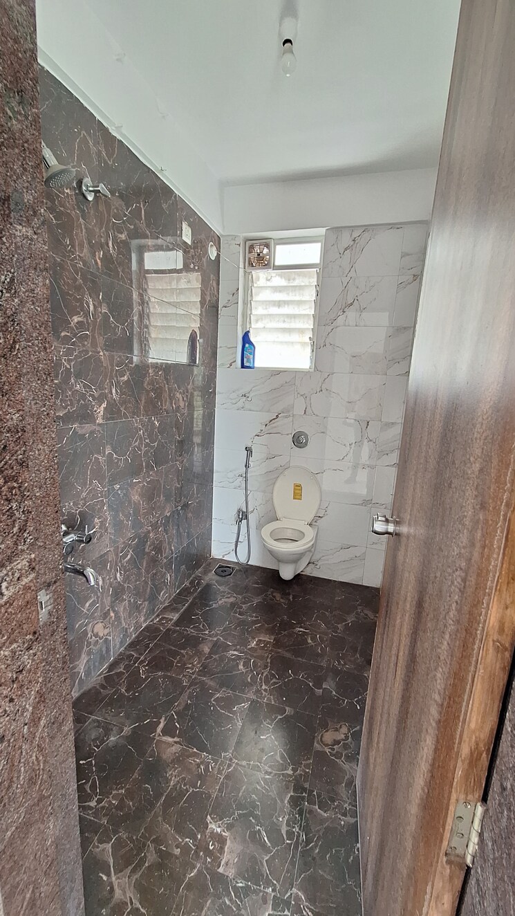 Bathroom, dodke-shobhan 2 Bedroom 900 Sq.Ft. Builder Floor In Warje Pune 9458137