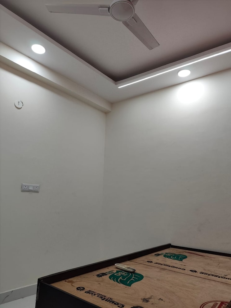 Room, ats-one-hamlet 2 Bedroom 900 Sq.Ft. Builder Floor In Sector 104 Noida 9458113