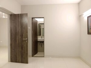 Room in 1 BHK Apartment at Virat CHS, Goregaon East – for Rent
