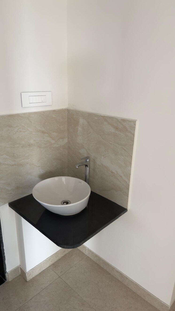 Bathroom, vj-yashwin-nuovo-centro 3 Bedroom 974 Sq.Ft. Apartment In Wakad Pune 9458078