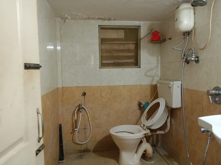 Bathroom, prajakta-chs-andheri-east 2 Bedroom 650 Sq.Ft. Apartment In Andheri East Mumbai 9458129
