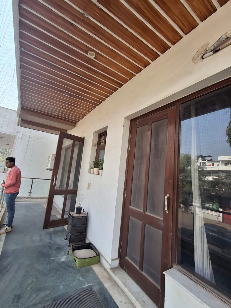  Parking, ansal-plaza-sector-23 3 Bedroom 1600 Sq.Ft. Builder Floor In Sector 23 Gurgaon 9458358