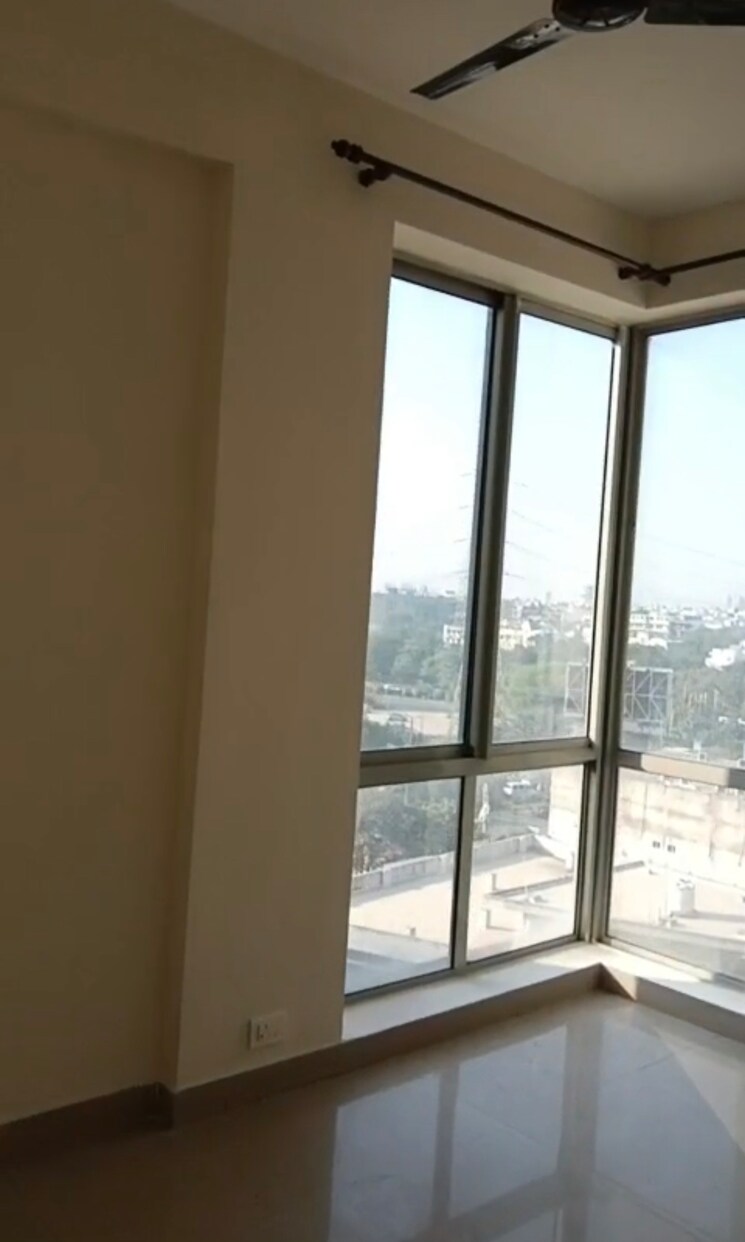 Room, pioneer-park-phase-1 2 Bedroom 1300 Sq.Ft. Apartment In Sector 61 Gurgaon 9458264