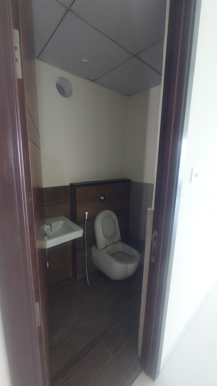 Bathroom, trendset-jayabheri-elevate 3 Bedroom 2210 Sq.Ft. Apartment In Madhapur Hyderabad 9458370