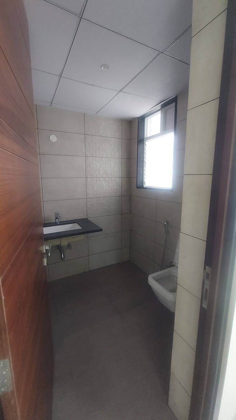 Bathroom, trendset-jayabheri-elevate 3 Bedroom 2210 Sq.Ft. Apartment In Madhapur Hyderabad 9458370
