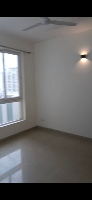 2 BHK Apartment For Rent in Emaar Emerald Estate, Sector 65