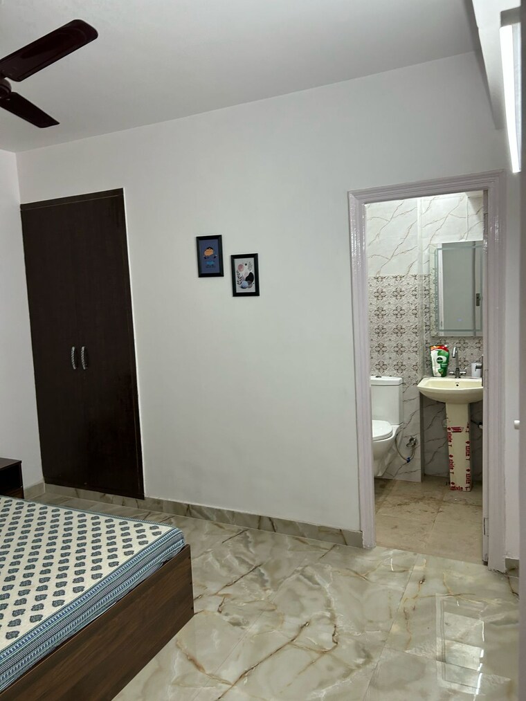 Room, paras-tierea 1 Bedroom 495 Sq.Ft. Apartment In Sector 137 Noida 9458449