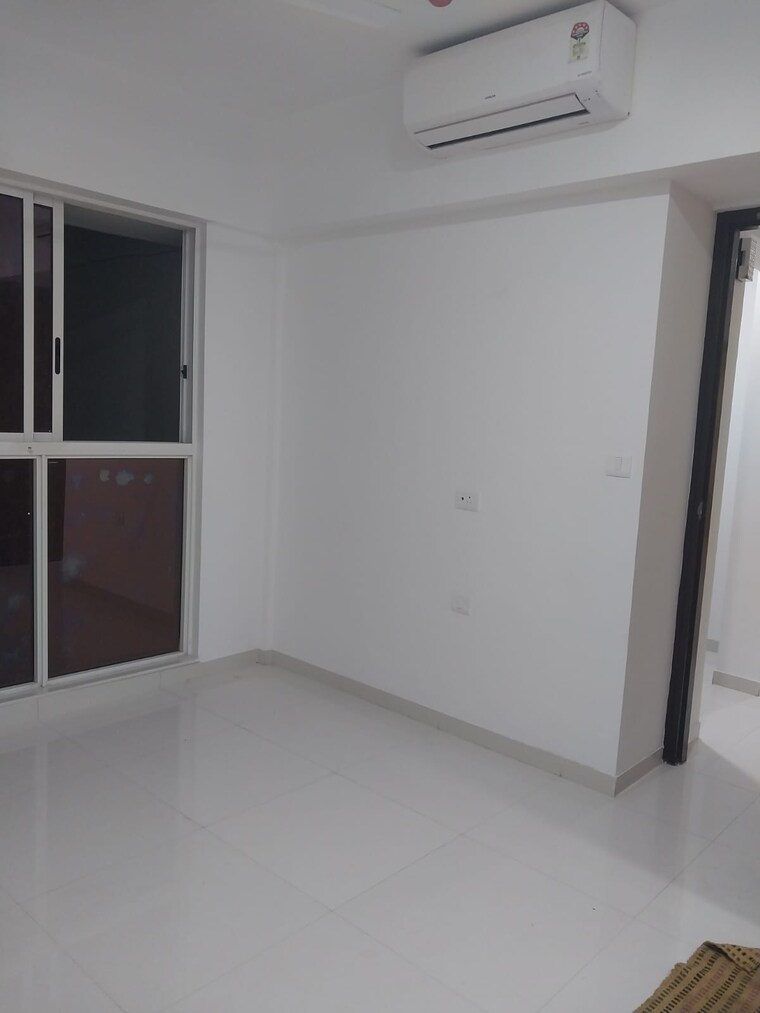 Room, lodha-park 1 Bedroom 425 Sq.Ft. Apartment In Dombivli East Thane 9458489