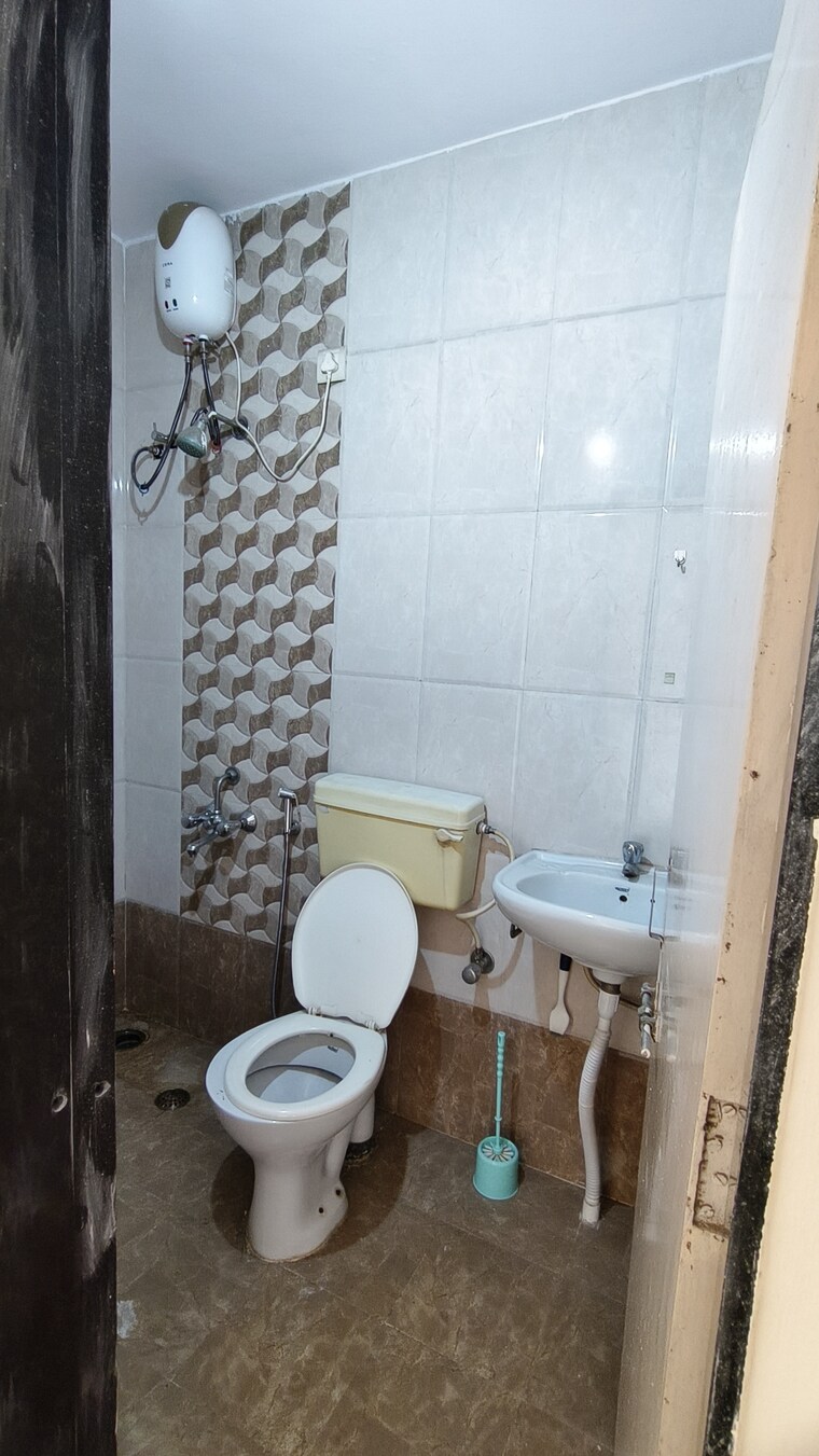 Bathroom, wadgaon sheri 1 Bedroom 654 Sq.Ft. Apartment In Wadgaon Sheri Pune 9458537