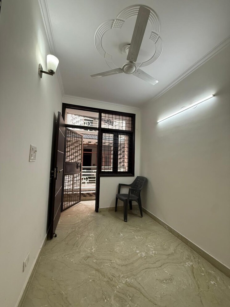 Room, govindpuri 3 Bedroom 900 Sq.Ft. Builder Floor In Govindpuri Delhi 9458747