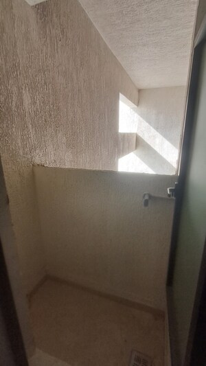 Room in 2 BHK Apartment at Dosti Eastern Bay, Wadala – for Rent