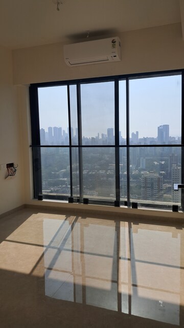 Furnished Amenities in 2 BHK Apartment at Dosti Eastern Bay, Wadala – for Rent