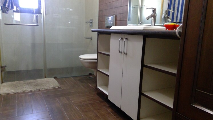 Attached Bathroom, south city 1 4 Bedroom 180 Sq.Yd. Villa In South City 1 Gurgaon 9458911