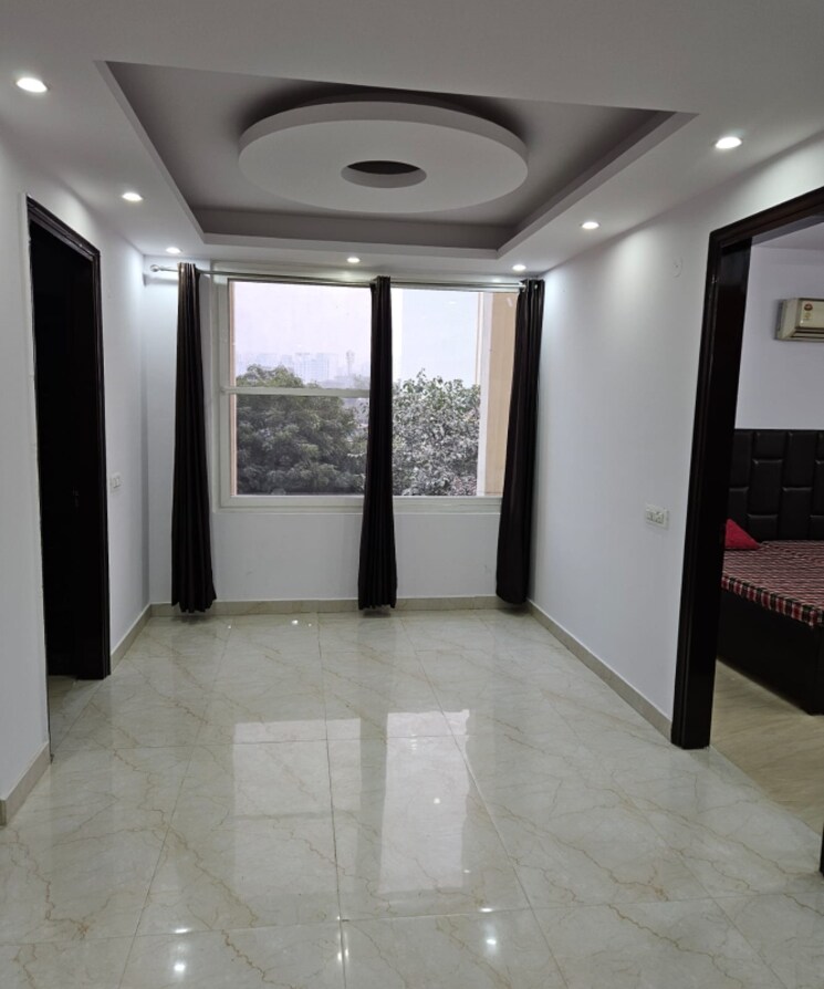 Room, sector 52 4 Bedroom 1500 Sq.Ft. Builder Floor In Sector 52 Gurgaon 9458543
