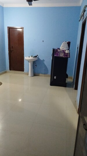 Room in 4 BHK Apartment at Pooja Sapphire, Miyapur – for Rent