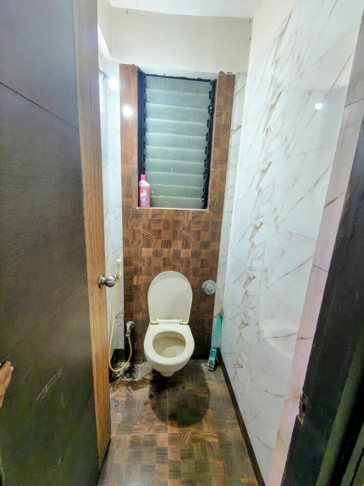 Bathroom, andheri west 2 Bedroom 650 Sq.Ft. Apartment In Andheri West Mumbai 9458586