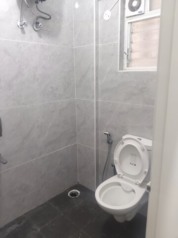 Bathroom in 1 BHK Apartment at Krishna Residency Kadubeesanahalli, Kadubeesanahalli – for Rent
