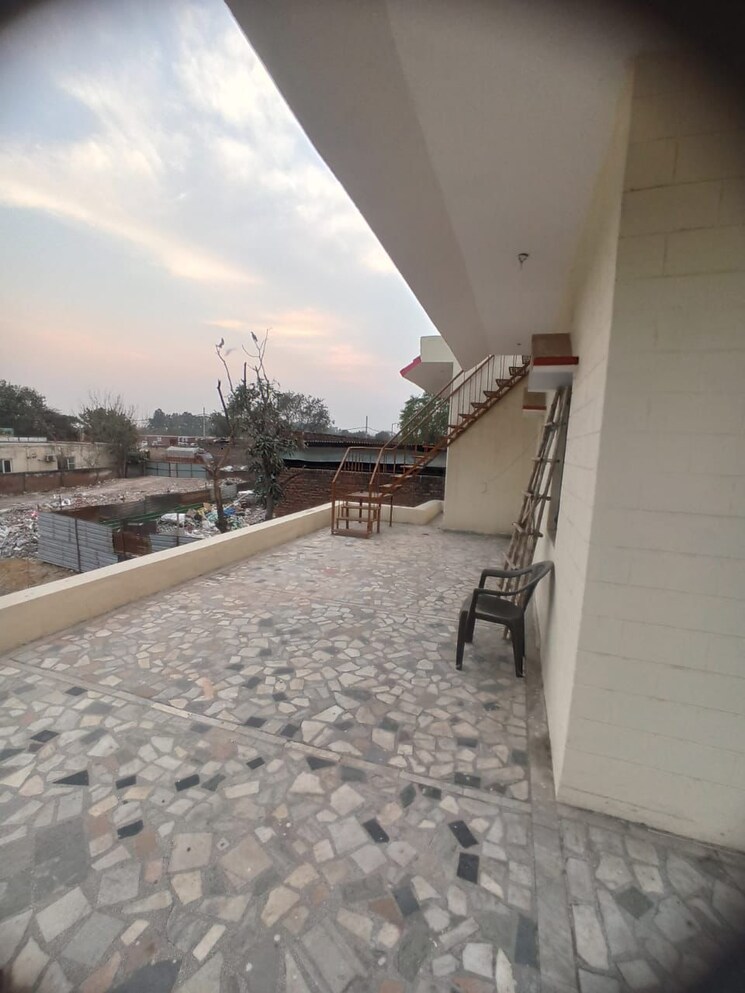 Balcony, sector 22 3 Bedroom 4578 Sq.Ft. Villa In Sector 22 Gurgaon 9458742