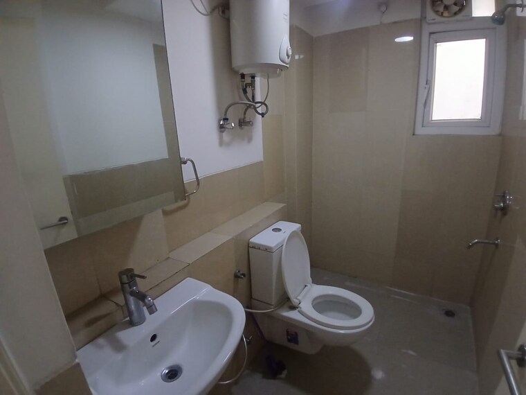 Bathroom, emaar-emerald-floors-premier 4 Bedroom 1975 Sq.Ft. Apartment In Sector 65 Gurgaon 9458649