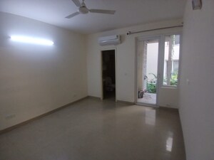 Room in 4 BHK Apartment at Emaar Emerald Floors Premier, Sector 65 – for Rent