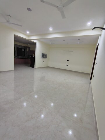 Room in 3 BHK Builder Floor at Sector 23a – for Rent