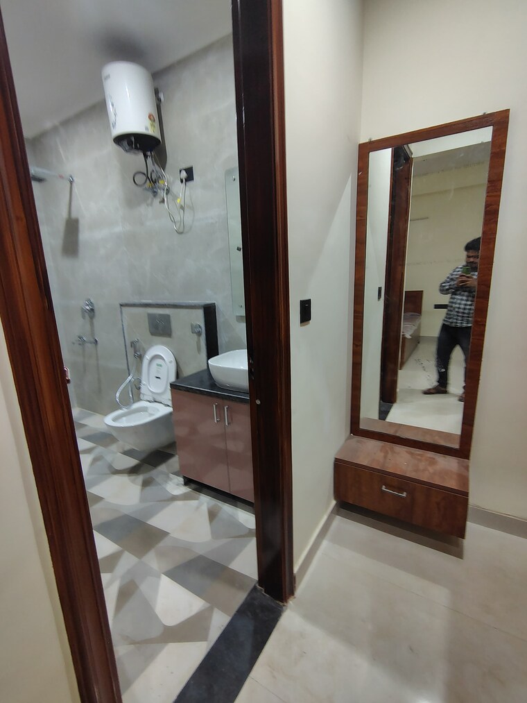 Bathroom, sector 23a 3 Bedroom 5250 Sq.Ft. Builder Floor In Sector 23a Gurgaon 9459067