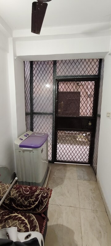 Room in 1 BHK Apartment at Golf Links – for Rent