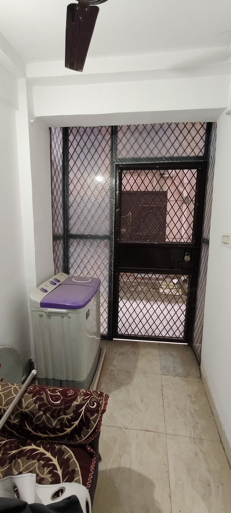 Room, golf links 1 Bedroom 450 Sq.Ft. Apartment In Golf Links Delhi 9458746