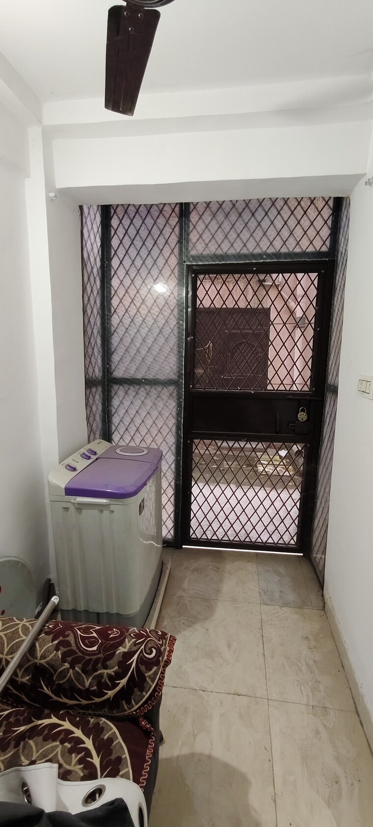 Room, golf links 1 Bedroom 450 Sq.Ft. Apartment In Golf Links Delhi 9458746