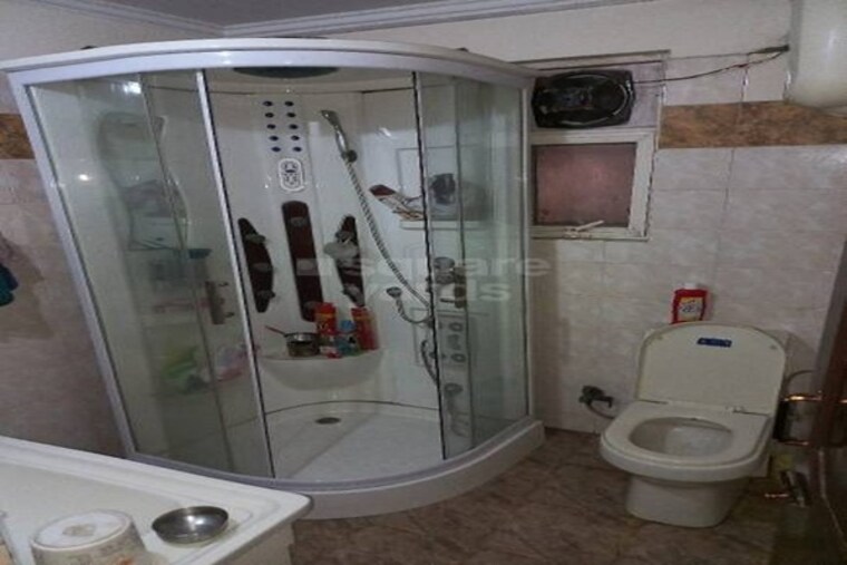 Bathroom, sector 75 3.5 Bedroom 1700 Sq.Ft. Builder Floor In Sector 75 Noida 9459145