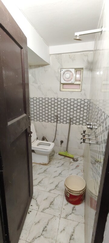 Bathroom in 1 BHK Apartment at Golf Links – for Rent