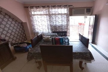 Living Room in 3.5 BHK Builder Floor at Sector 75 – for Sale