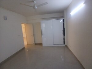 Room in 4 BHK Apartment at Emaar Emerald Floors Premier, Sector 65 – for Rent