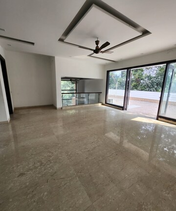 Room in 5 BHK Independent House at Sainik Farm – for Sale