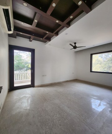 Room in 5 BHK Independent House at Sainik Farm – for Sale