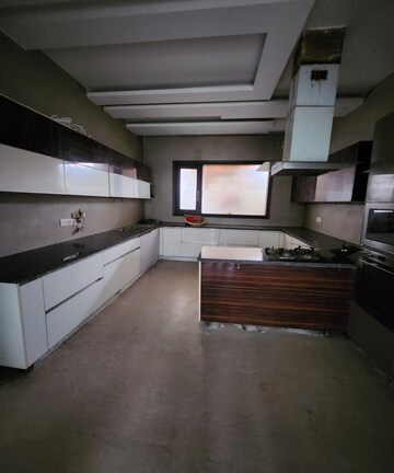 Kitchen in 5 BHK Independent House at Sainik Farm – for Sale