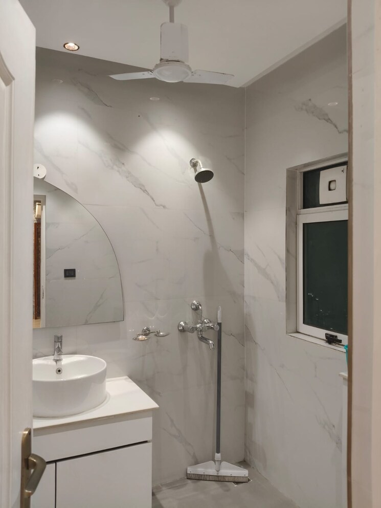 Bathroom, sushma-valencia 3 Bedroom 1800 Sq.Ft. Apartment In International Airport Road Zirakpur 9458773