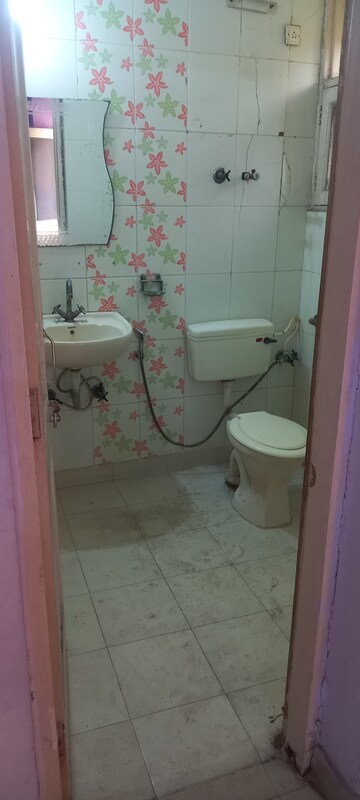 Attached Bathroom in 3.5 BHK Apartment at Ip Extension – for Rent