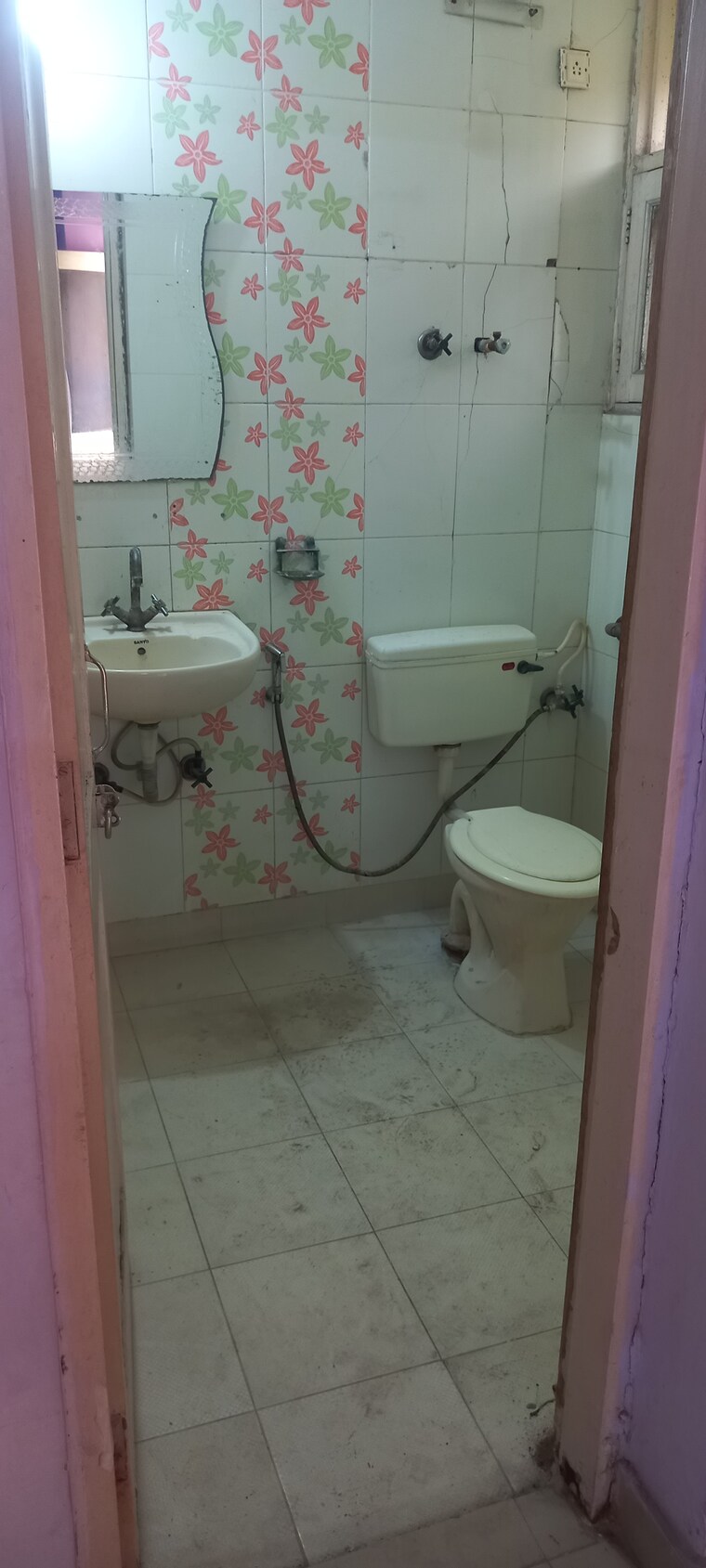Attached Bathroom, ip extension 3.5 Bedroom 1600 Sq.Ft. Apartment In Ip Extension Delhi 9458802