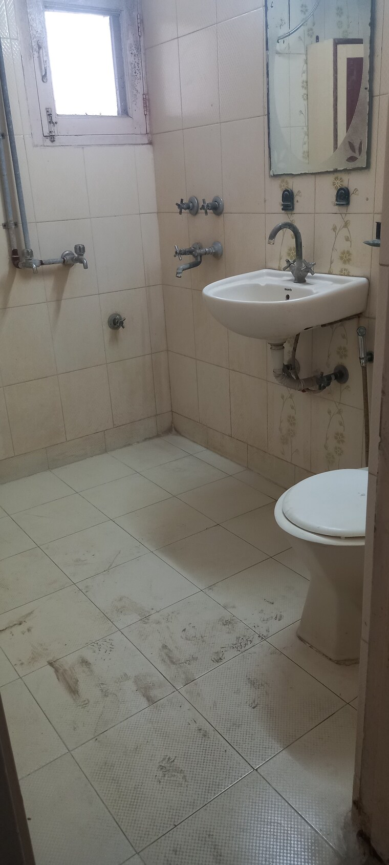 Attached Bathroom, ip extension 3.5 Bedroom 1600 Sq.Ft. Apartment In Ip Extension Delhi 9458802