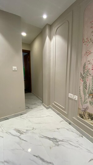 Room in 3 BHK Builder Floor at RPS Palm Drive, Sector 88 – for Sale