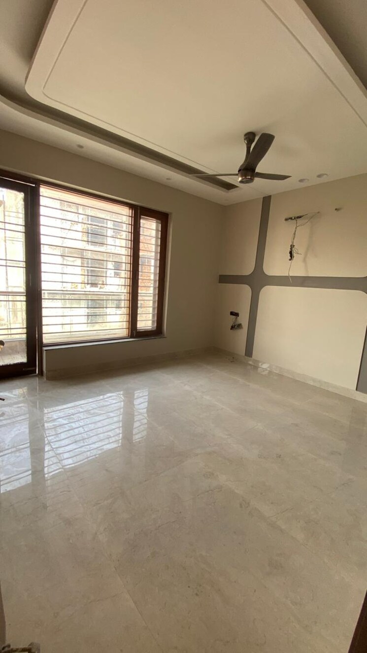 Room, rps-palm-drive 3 Bedroom 125 Sq.Yd. Builder Floor In Sector 88 Faridabad 9458797