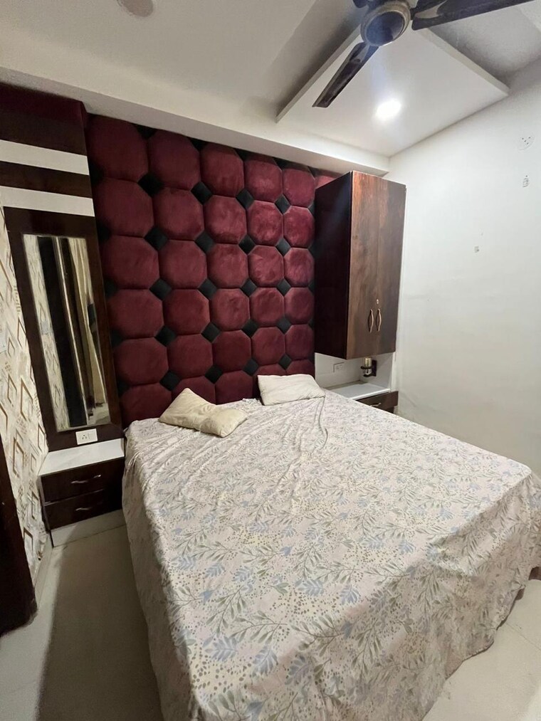 Bedroom, uttam nagar 2 Bedroom 90 Sq.Yd. Builder Floor In Uttam Nagar Delhi 9458821