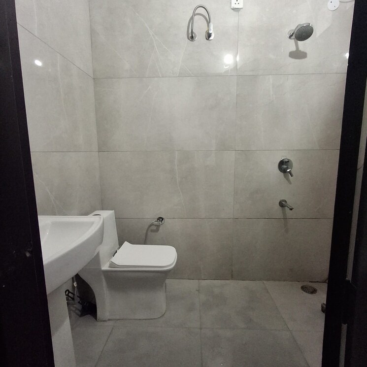 Bathroom, essentia-homes 3 Bedroom 1800 Sq.Ft. Apartment In Vip Road Zirakpur 9458881