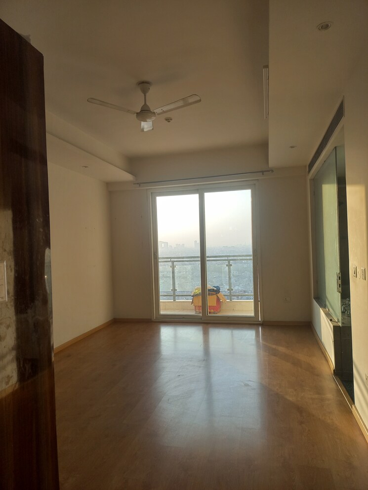 Room, mahagun-mezzaria 4 Bedroom 4425 Sq.Ft. Apartment In Sector 78 Noida 9458901