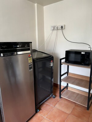 Furnished Amenities in 2 BHK Apartment at Andheri West – for Rent