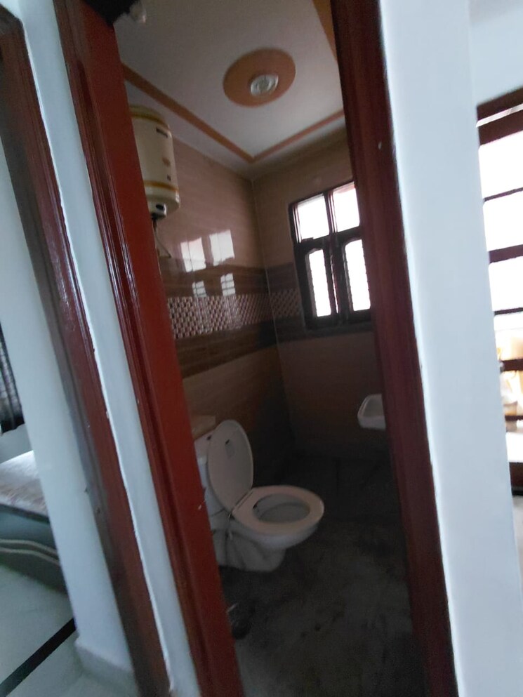 Attached Bathroom, ardee-city 3 Bedroom 1610 Sq.Ft. Builder Floor In Sector 52 Gurgaon 9459022