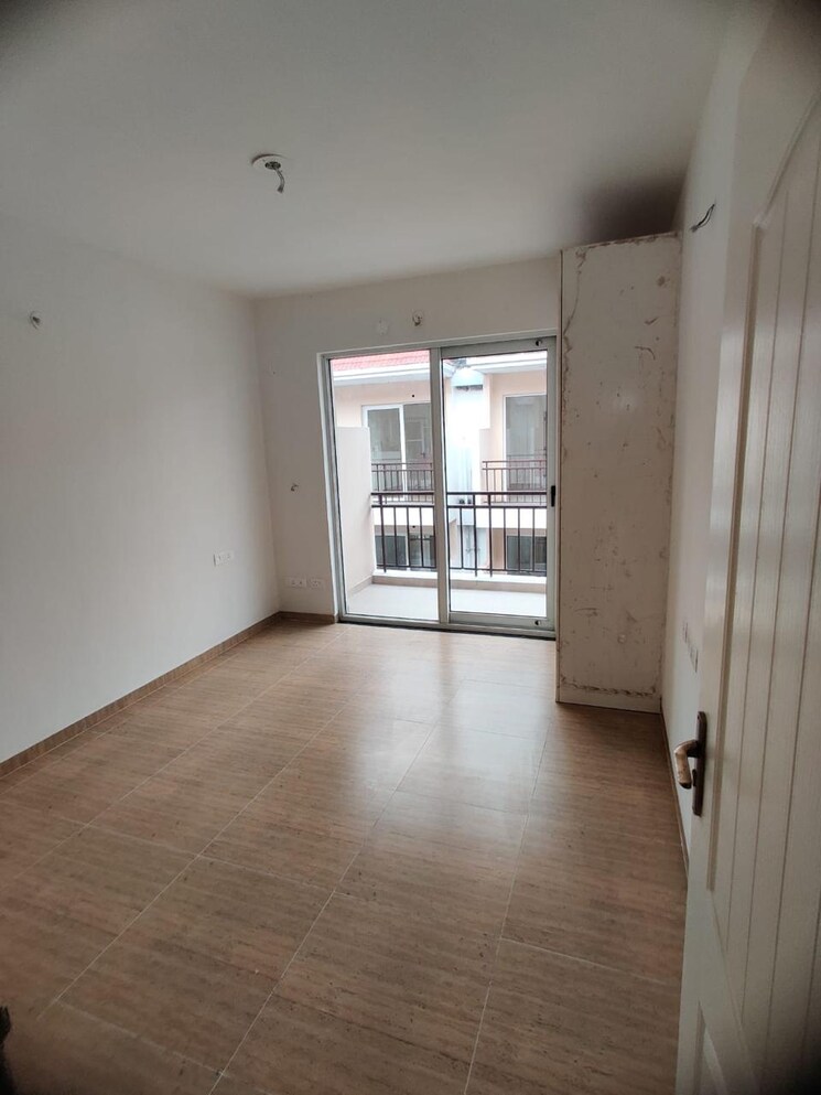 Room, sushma-valencia 3 Bedroom 1850 Sq.Ft. Apartment In International Airport Road Zirakpur 9458973